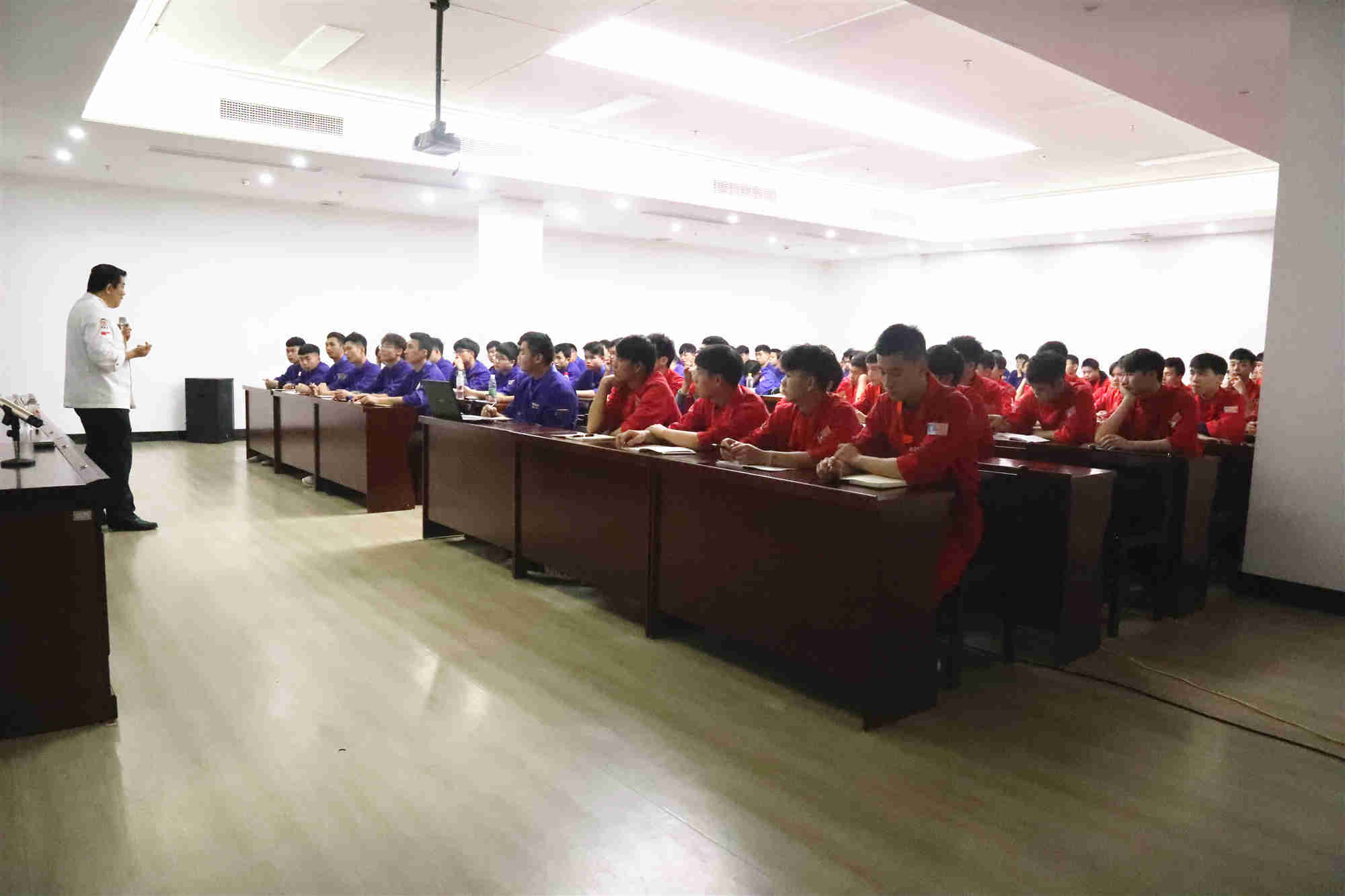 ��ʦ����ح�ƹ�Ӣ��ʦ�ڿ�