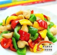 家常小炒菜谱 彩椒炒鸡丁的做法